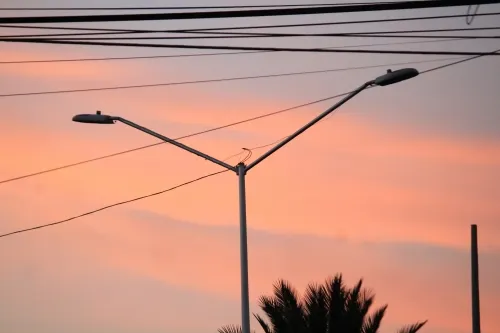 Delincuentes dejan en penumbras a la ciudad por robo de cable