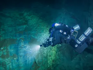 Hallan cueva subacuática más profunda del mundo