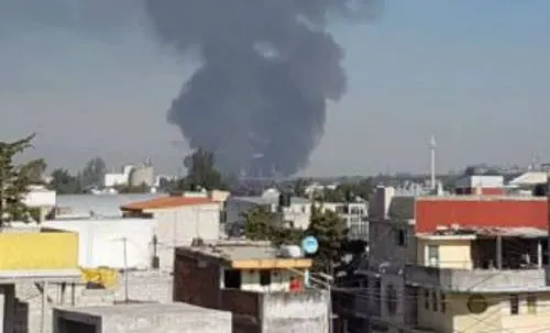Por ordeña se incendia ducto en Calpulalpan, Tlaxcala
