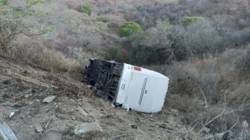 Camioneta que transportaba a un equipo infantil cayó a un barranco en la autopista Guadalajara-Tepic