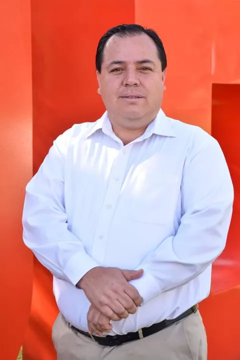 Egresado UDLAP destaca en cámara empresarial