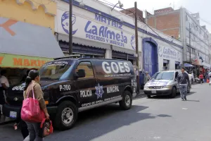 Retiran a comerciantes informales del mercado Morelos