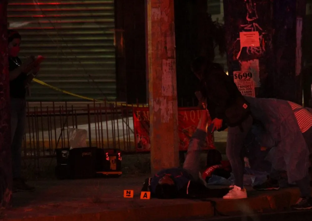 Hombre colgado en puente de La Libertad
