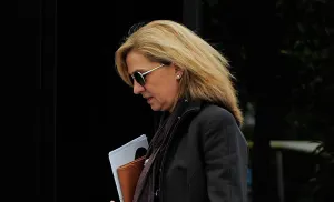 Hermana de rey de España será enjuiciada por fraude fiscal