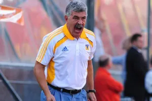 Video: Golpe de mando de El Tuca evita que tigres reclamen al árbitro