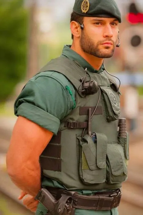 #MartesDeChicos El guardia civil más guapo