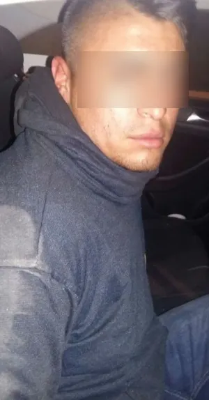 Detienen a un hombre con camioneta robada al gobierno del estado