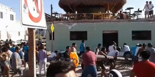 Derrumbe en bar de Progreso deja al menos tres muertos
