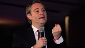 Anuncia Nuño el cese de 2 mil maestros por acumular faltas