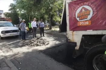 Supervisa Pepe Chedraui trabajos del programa “Bacheando Puebla” en El Carmen