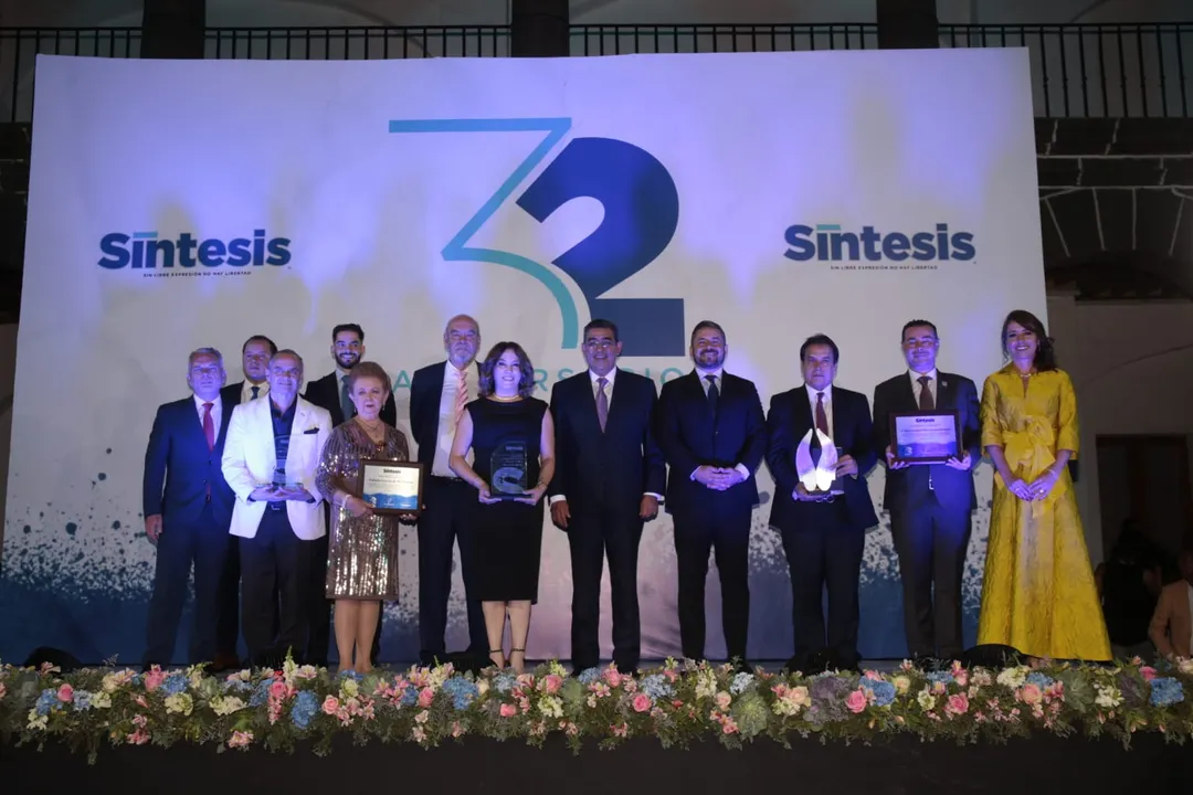 Síntesis festejo su trigésimo segundo aniversario