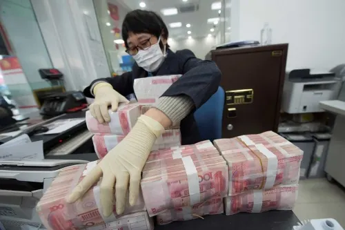 China pone en cuarentena hasta el dinero por coronavirus