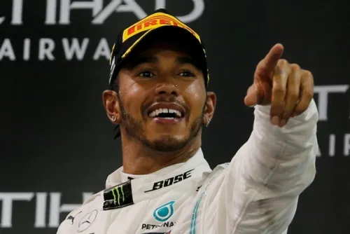 Hamilton lidera primera práctica de pretemporada en la F1; “Checo” Pérez segund