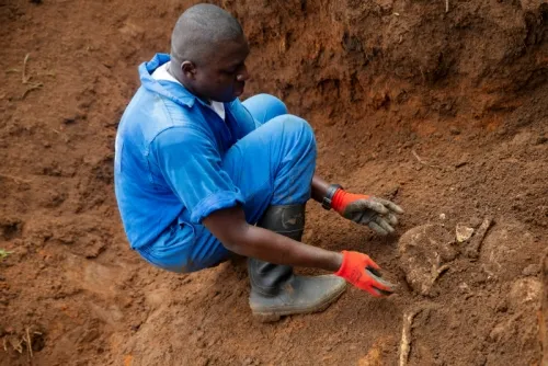 Localizan más de 6 mil cuerpos en fosas comunes de Burundi