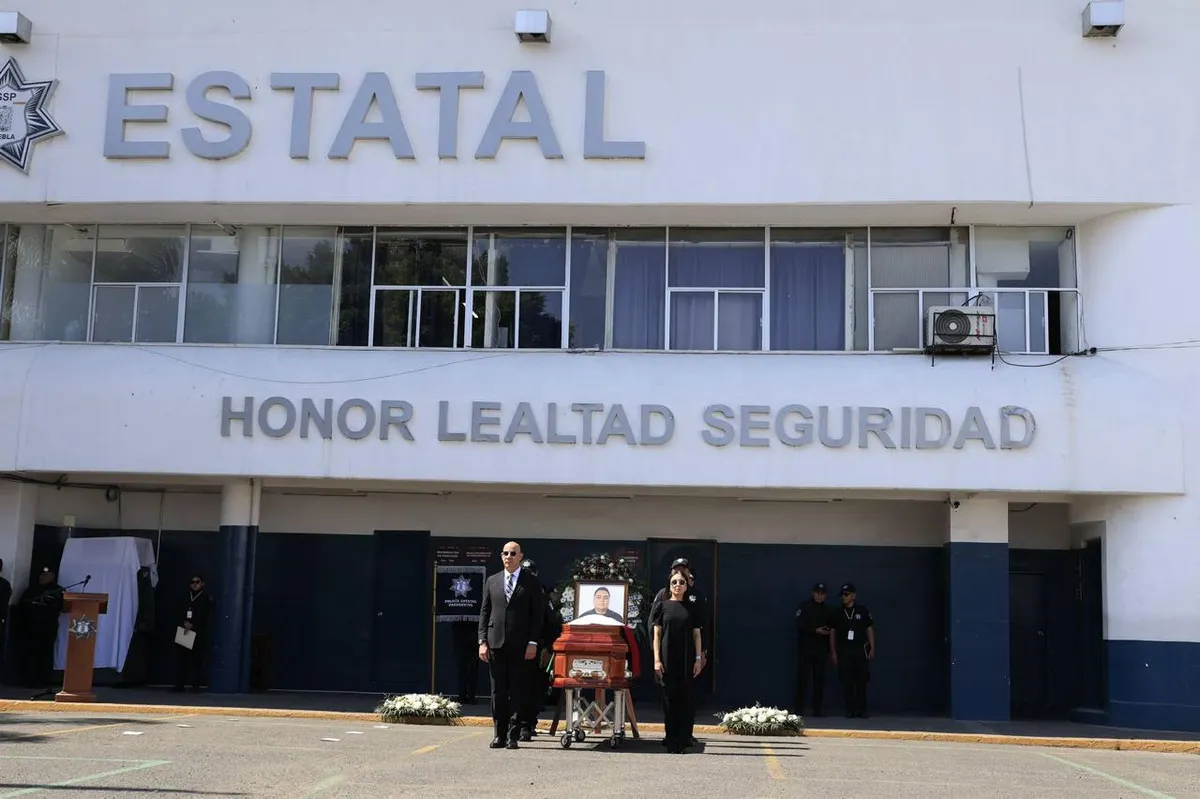 Rinden homenaje a policía estatal caído en cumplimiento del deber en Puebla