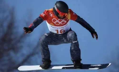 Austriaco se rompe el cuello en el snowboard