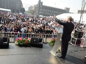 El GDF entrega escrituras y testamentos a 14 mil familias