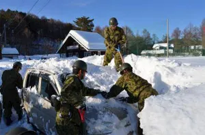 Nevadas azotan Japón hay 19 muertos y miles de atrapados
