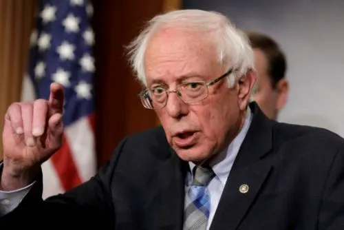 Trump llama loco a Bernie Sanders tras postularse