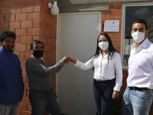 Entrega Bienestar tres viviendas en San Francisco Totimehuacan