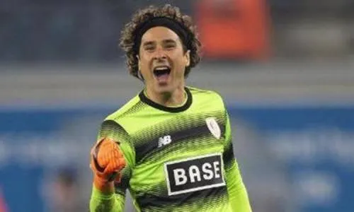 Memo Ochoa brilla en el triunfo del Standard