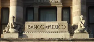 Rebajan crecimiento a 2.7%; prevén más devaluación
