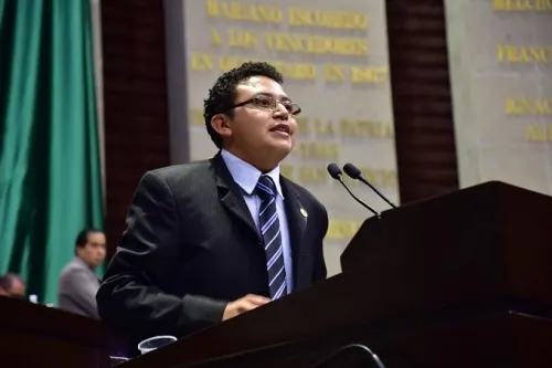 Eder Guzmán pide actuar con congruencia y no de dientes para afuera en contingencia