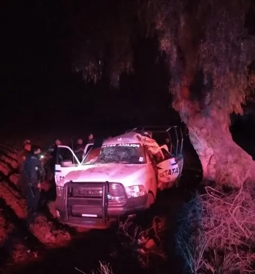 Muere policía estatal al estrellar patrulla en Acatzingo
