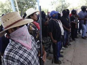 En Guerrero darán credenciales oficiales a policías comunitarios