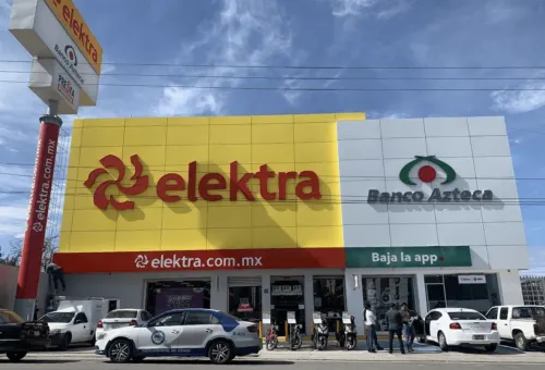 Asaltan Elektra de San Jerónimo Caleras; golpean a policía