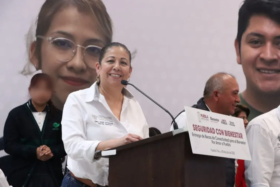 Laura Artemisa Garcia Alejandro Armenta Becas Conectividad