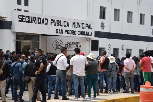 Coordinación metropolitana permite detención de presuntos delincuentes; vecinos dañan instalaciones