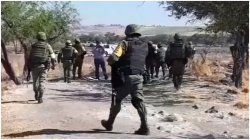 Guardia Nacional y hombres armados se enfrentan en la carretera Salamanca-Querétaro