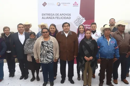 Mi gobierno tiene una visión de inclusión y  de servir a todos: Barbosa Huerta