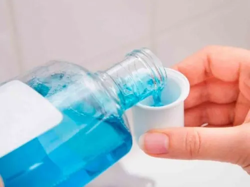 ¿Enjuague bucal sirve para combatir el coronavirus?