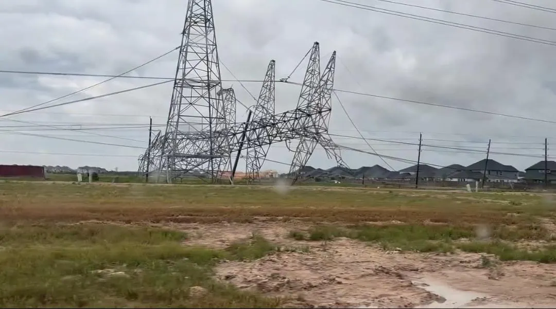 Tormentas en Houston dejan al menos cuatro muertos y 900 mil personas sin electricidad