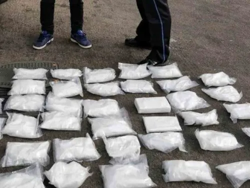 Guardia Nacional incauta crystal y cocaína; iban ocultos en el tablero de una vagoneta