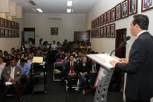 Priistas increpan a Pablo Fernández y critican su actuar en la campaña