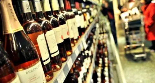 Banck omite peticiones de empresarios y restricción de venta de alcohol será integrada al Coremun