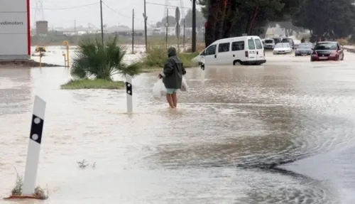 España sufre las peores lluvias en más de un siglo; hay dos muertos