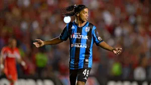 Feliz, Ronaldinho, de regresar a Gallos