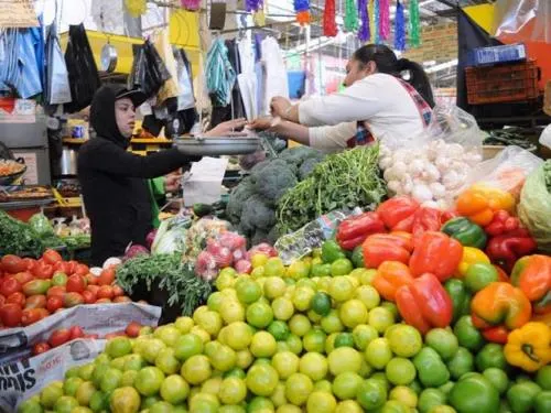 Suben precios al consumidor 0.53% en enero