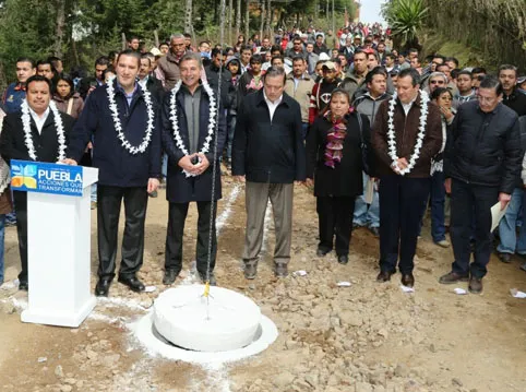 RMV inaugura sistemas de alcantarillado en Atempan