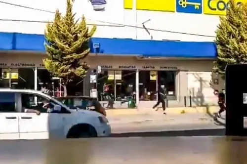 Video capta a ladrones huyendo de Coppel de la Guadalupe Hidalgo