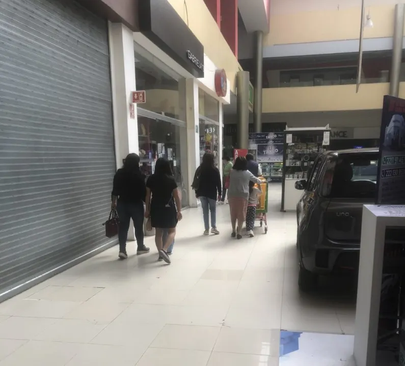 Crisis por pandemia de Covid-19 obliga al cierre de cortinas en Plaza Dorada 