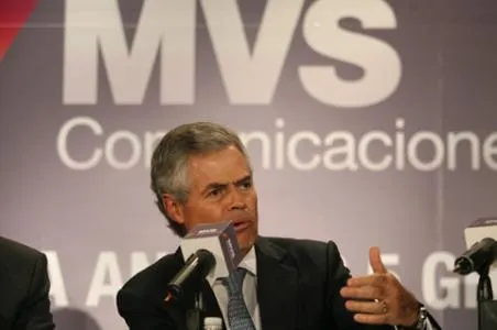 Arrecia enfrentamiento MVS – Los Pinos