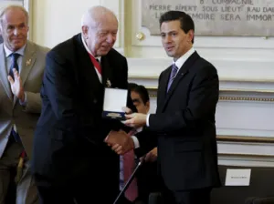 Dan a Peña Nieto medalla de la Ciudad de Marsella