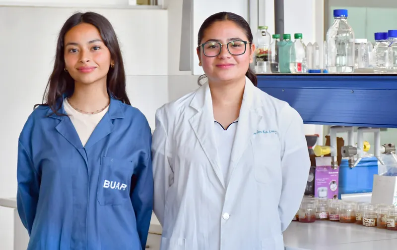 Alumnas BUAP desarrollan alternativa natural para combatir hongos y bacterias