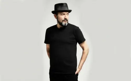 Reyli regresa de la oscuridad para cantarle a la vida