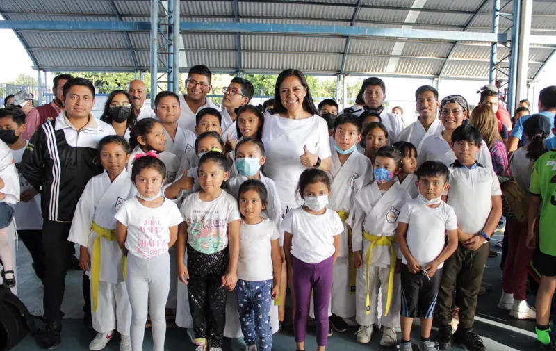 ARIADNA AYALA ENTREGA MATERIAL Y EQUIPO A CENTROS DE INICIACIÓN DEPORTIVA DEL AYUNTAMIENTO DE ATLIXCO